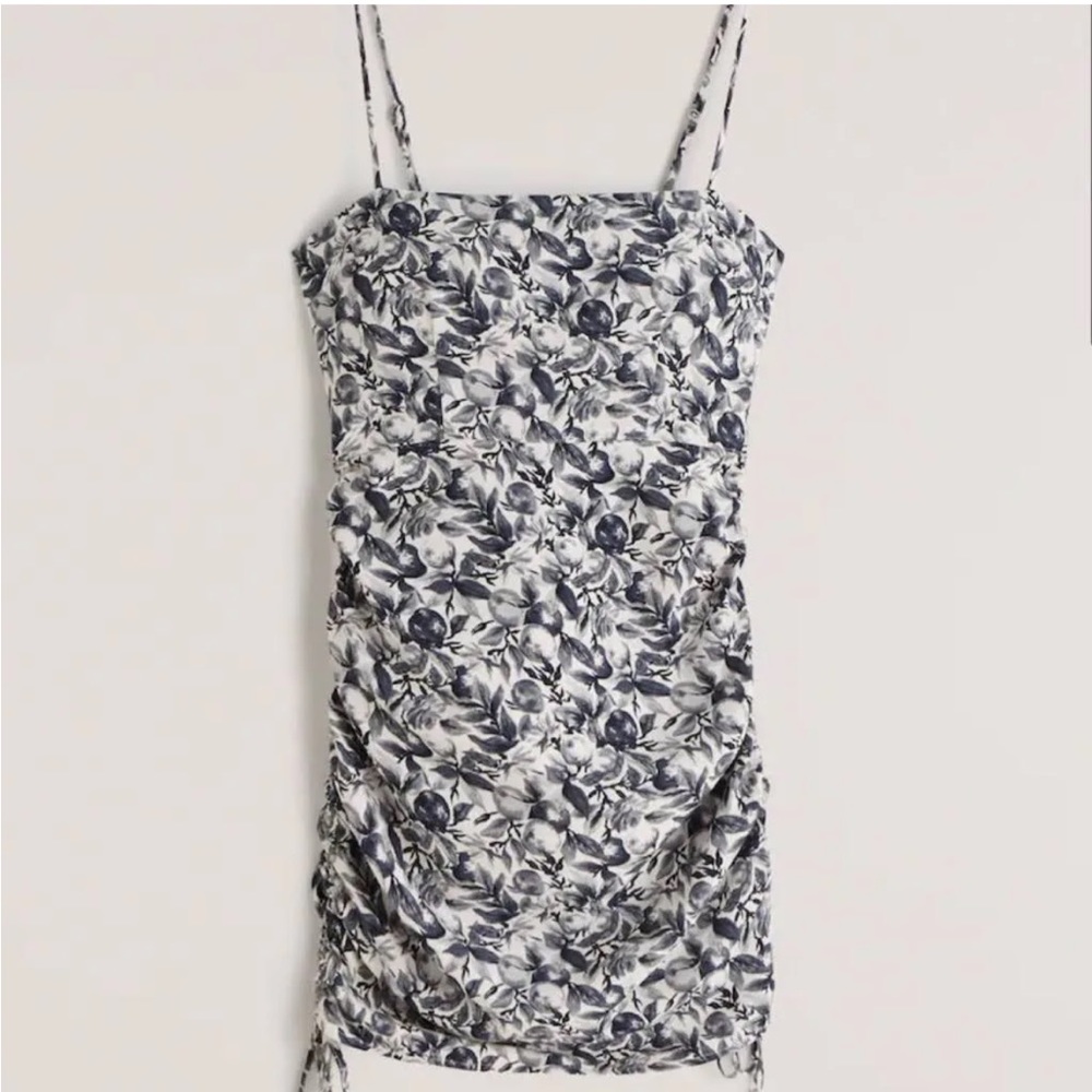 LIKE NEW Abercrombie side cinch ruched mini dress